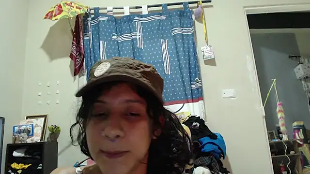 Snapshot of AlinaWoolf_ chatting on May 11, 2026, 3:12 am AlinaWoolf online show from May 11, 2026, 3:12 am
