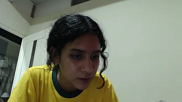 Snapshot of AlinaWoolf_ chatting on May 16, 2026, 4:42 am AlinaWoolf online show from May 16, 2026, 4:42 am