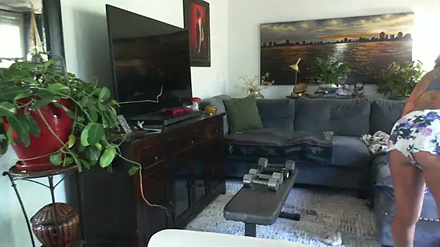 Snapshot of CeceilaMoon chatting on October 14, 2025, 3:02 pm CeceilaMoon online show from October 14, 2025, 3:02 pm