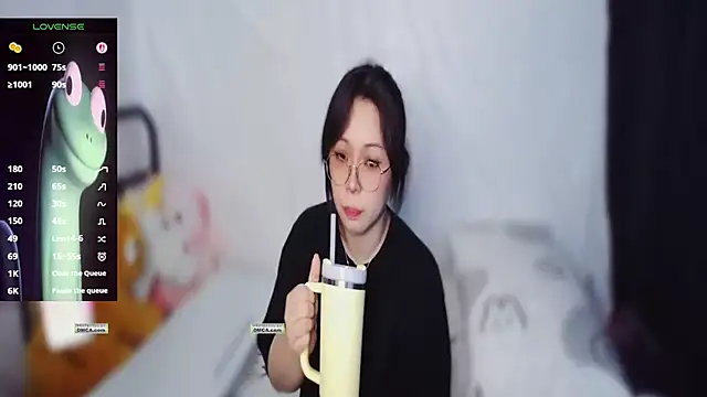 mememe 1006  online show from April 11, 2026, 10:25 pm