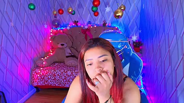 NicolleTaylor online show from December 18, 2025, 4:07 am