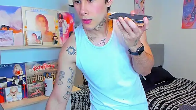 JayHotxxx online show from May 19, 2026, 1:00 am