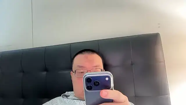 Snapshot of slaveasianboy chatting on April 21, 2026, 4:23 pm slaveasianboy online show from April 21, 2026, 4:23 pm
