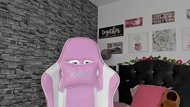 olivia22love online show from February 11, 2025, 3:08 pm