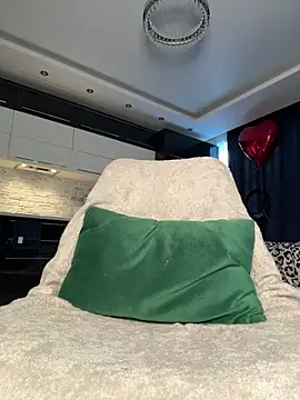 Snapshot of _Monic_ chatting on March 9, 2026, 12:42 pm Monic online show from March 9, 2026, 12:42 pm