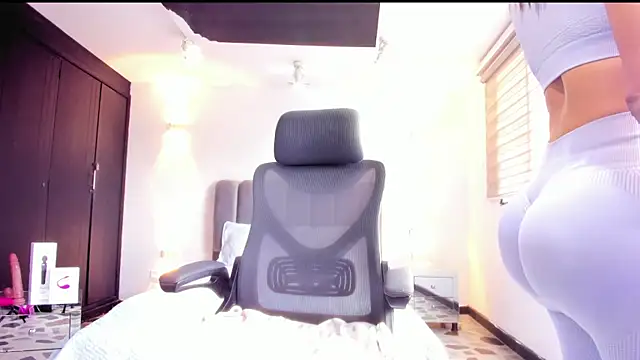 AnaRuiz online show from January 26, 2025, 3:58 pm