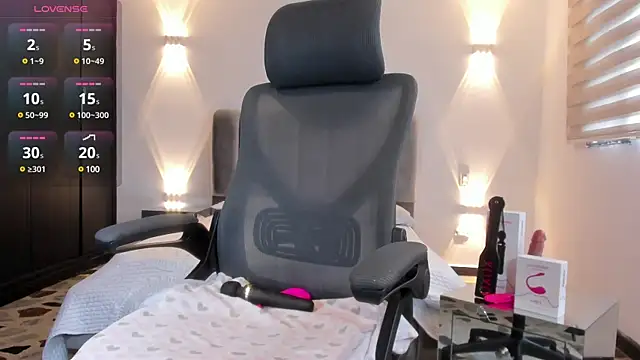 AnaRuiz online show from March 7, 2025, 12:23 pm