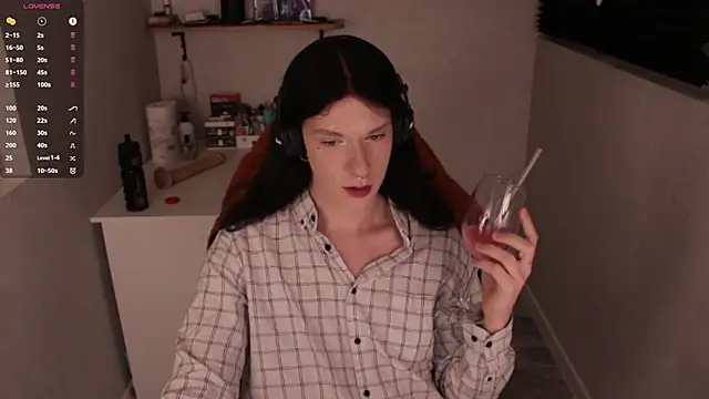 carthylovvve online show from December 21, 2024, 4:46 pm