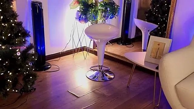 Victoria-Harper online show from December 14, 2025, 10:09 am