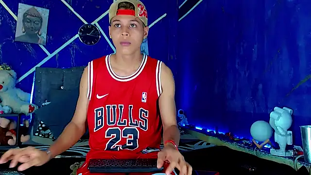 Liamscott  online show from June 12, 2026, 6:07 pm
