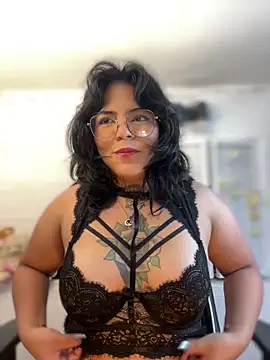 JulianaCastillo online show from December 31, 2024, 5:11 am