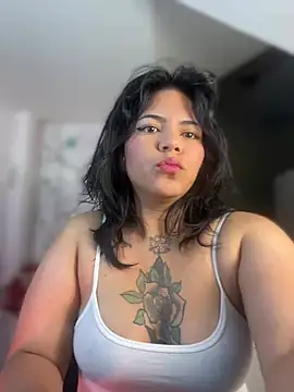 JulianaCastillo online show from January 17, 2025, 4:06 am