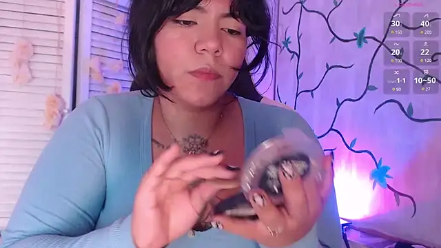 JulianaCastillo online show from January 28, 2025, 5:11 am