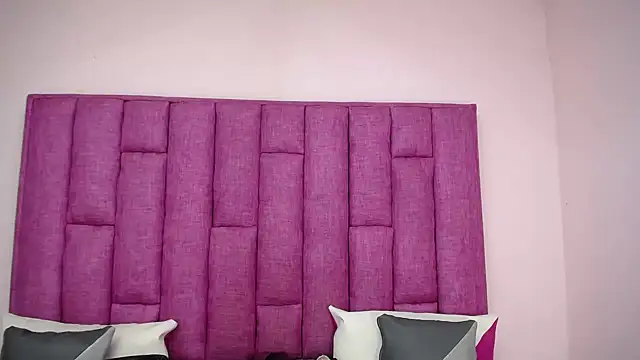 Snapshot of CrushOnMe_ chatting on October 19, 2025, 1:34 pm CrushOnMe online show from October 19, 2025, 1:34 pm