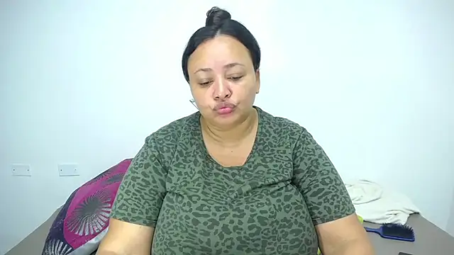 Snapshot of CrushOnMe_ chatting on January 17, 2026, 12:43 pm CrushOnMe online show from January 17, 2026, 12:43 pm