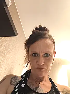 renegade vyxxen online show from March 25, 2026, 1:55 am