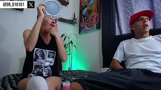 HillAndJack333 online show from October 25, 2025, 12:13 pm