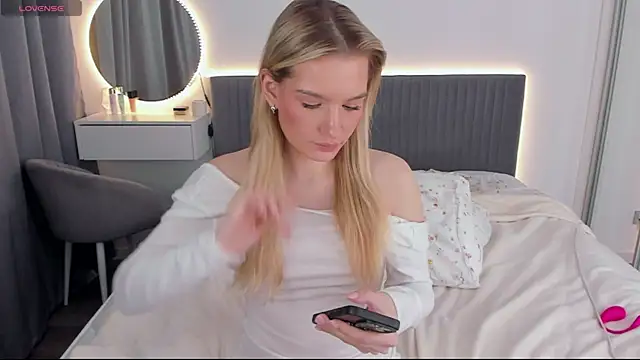 CassieRayss online show from February 18, 2025, 12:04 am