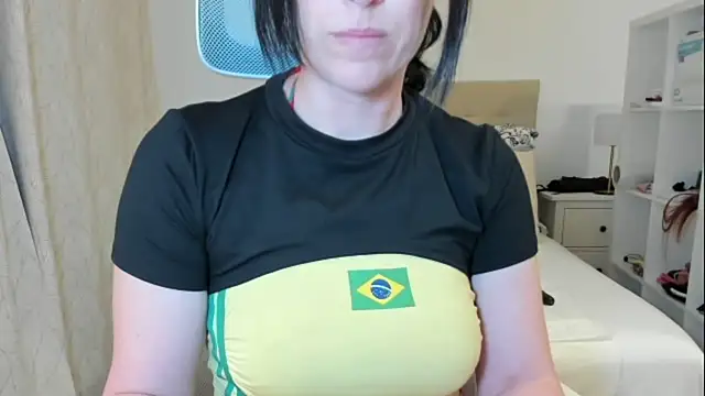 emmita69  online show from April 16, 2026, 4:13 am