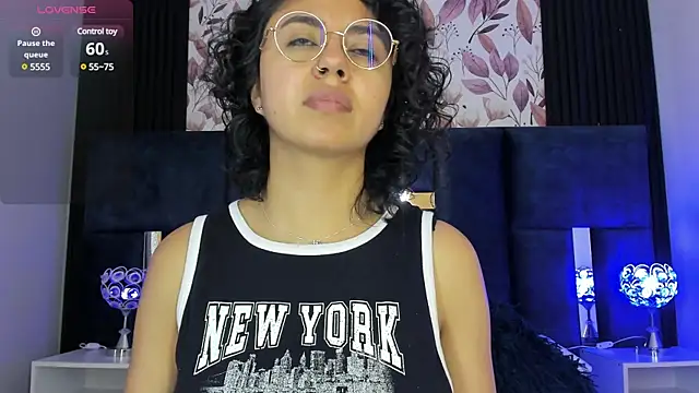 Amareto  online show from March 15, 2025, 4:43 pm