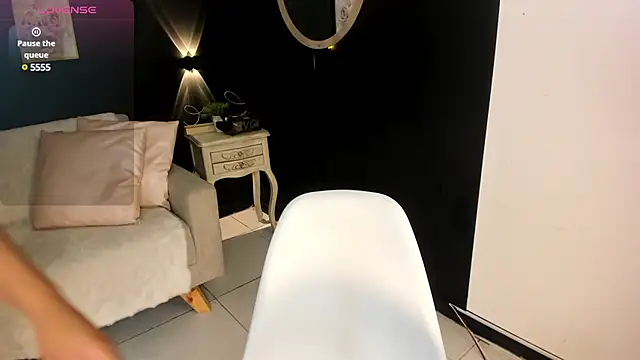 Snapshot of charlotte_es chatting on December 9, 2024, 8:33 pm charlotte es online show from December 9, 2024, 8:33 pm