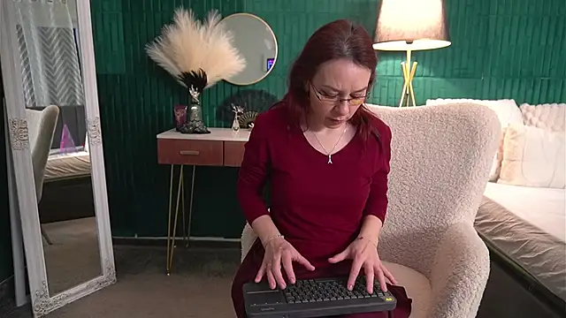 HaileyMoonn online show from March 16, 2026, 4:18 am