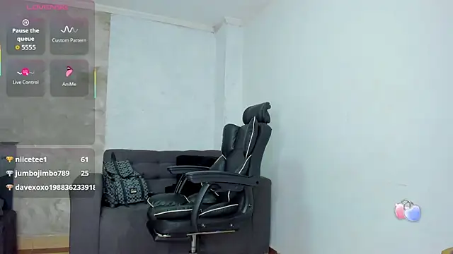 deyy madissonn online show from April 16, 2026, 9:39 pm