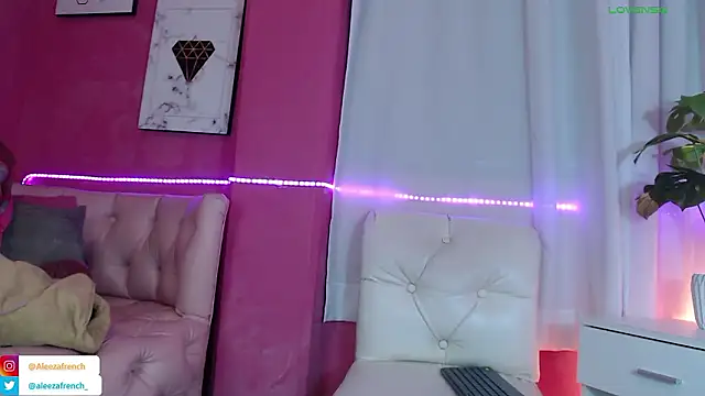 Snapshot of AleezaFrench chatting on December 5, 2024, 3:06 pm AleezaFrench online show from December 5, 2024, 3:06 pm