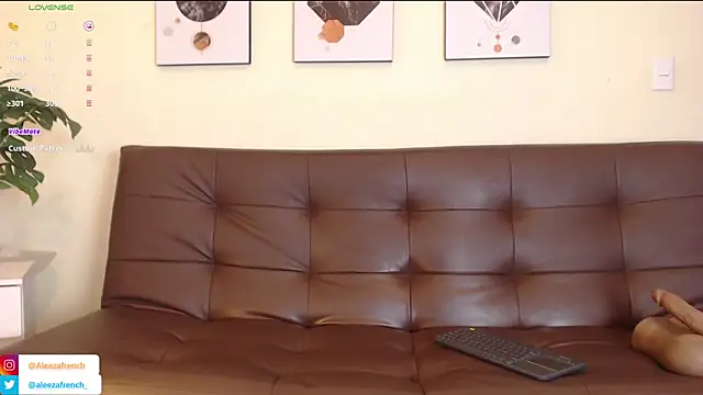 Snapshot of AleezaFrench chatting on March 8, 2025, 2:08 pm AleezaFrench online show from March 8, 2025, 2:08 pm