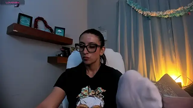 kira moon   online show from March 31, 2026, 9:26 pm