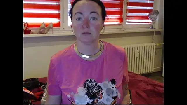 Snapshot of Alexie33 chatting on April 7, 2026, 8:26 am Alexie33 online show from April 7, 2026, 8:26 am