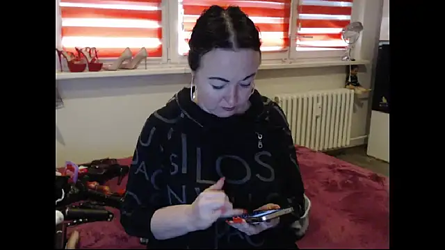 Snapshot of Alexie33 chatting on April 8, 2026, 12:49 pm Alexie33 online show from April 8, 2026, 12:49 pm