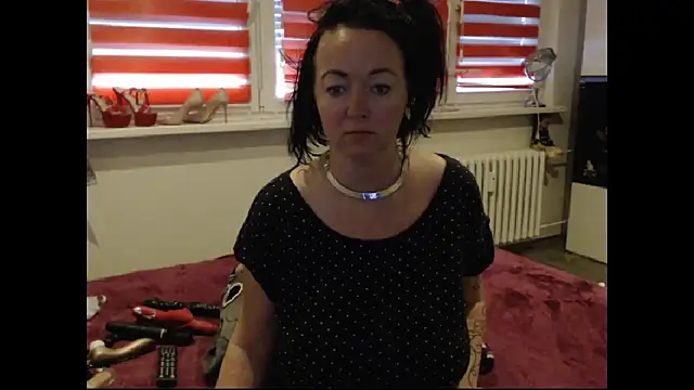 Snapshot of Alexie33 chatting on April 10, 2026, 6:18 am Alexie33 online show from April 10, 2026, 6:18 am