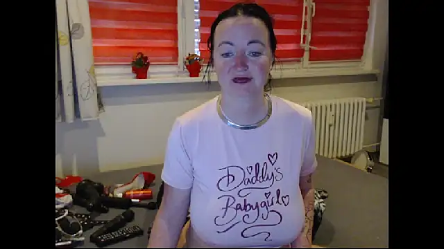 Snapshot of Alexie33 chatting on May 4, 2026, 7:37 am Alexie33 online show from May 4, 2026, 7:37 am