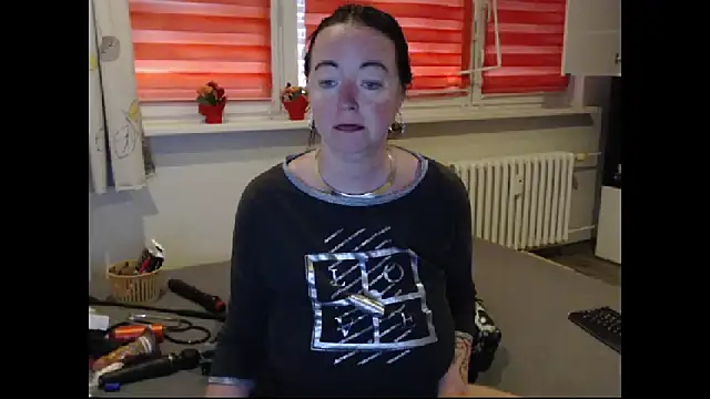 Snapshot of Alexie33 chatting on May 12, 2026, 7:16 am Alexie33 online show from May 12, 2026, 7:16 am