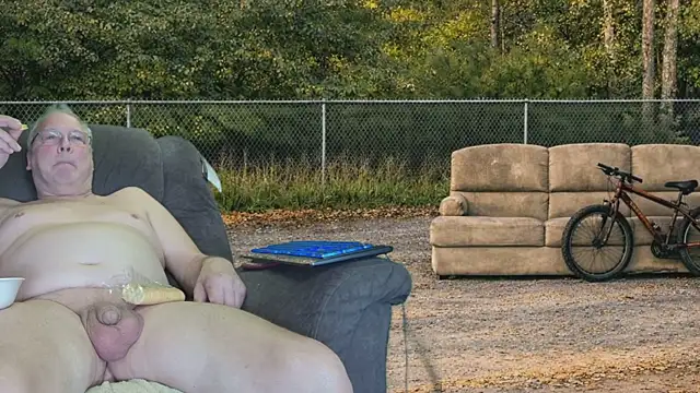 ButtCrackShowing-OOPS online show from May 9, 2026, 3:34 am