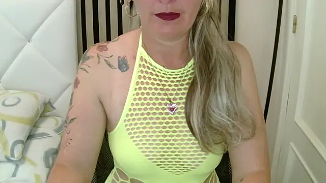 xxNoeliaxx online show from April 16, 2026, 7:09 am