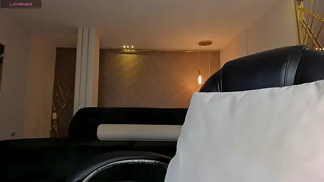 JessicaWilliams1 online show from September 19, 2025, 9:54 am