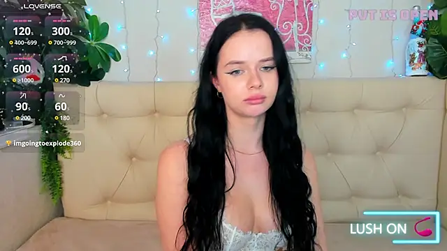 Snapshot of Lori__Hell chatting on February 19, 2025, 5:38 am Lori Hell online show from February 19, 2025, 5:38 am