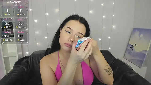 Snapshot of Lori__Hell chatting on November 28, 2025, 2:47 am Lori Hell online show from November 28, 2025, 2:47 am