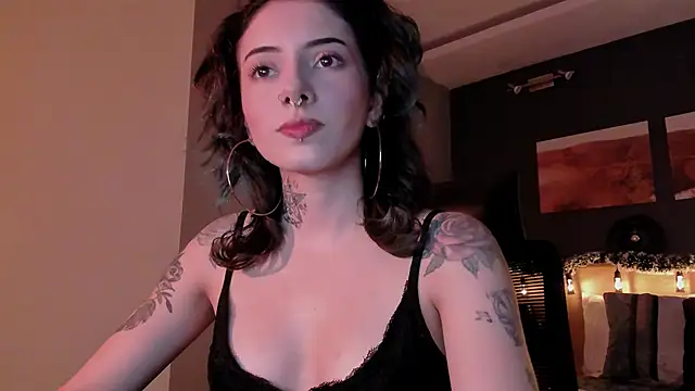 LiliJones  online show from December 3, 2024, 4:50 pm