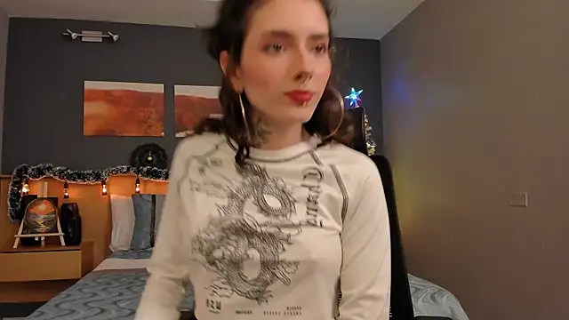 LiliJones  online show from December 4, 2024, 4:38 pm