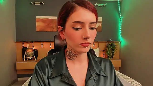 LiliJones  online show from January 16, 2025, 8:14 pm