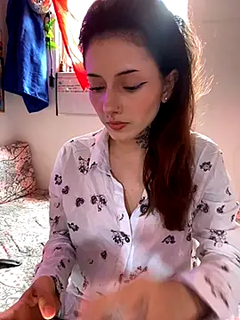 LiliJones  online show from October 3, 2025, 5:21 pm