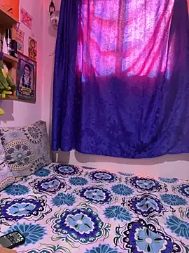 LiliJones  online show from November 7, 2025, 2:06 pm