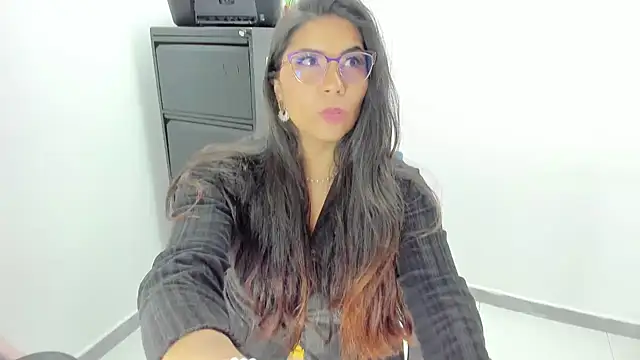 Snapshot of Luna_Dumont chatting on May 11, 2026, 1:39 pm Luna Dumont online show from May 11, 2026, 1:39 pm