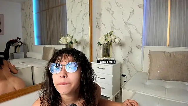 Dollar-girl online show from February 20, 2026, 2:06 pm