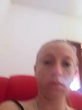 bialinda12 online show from March 18, 2026, 2:09 pm