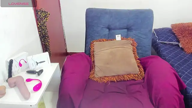 Snapshot of harly__queen chatting on December 7, 2024, 1:29 pm harly queen online show from December 7, 2024, 1:29 pm