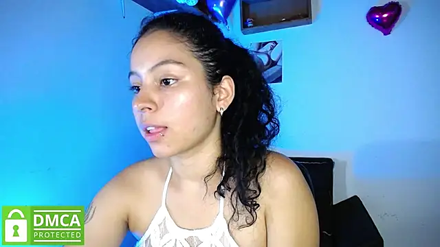 Snapshot of Mr_MrsCurie chatting on January 28, 2025, 11:07 pm Mr MrsCurie online show from January 28, 2025, 11:07 pm